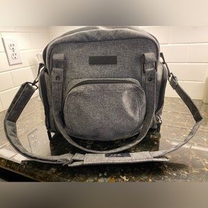 Ju-Ju-Be lightweight gray pump bag, bag fits most standard pumps.